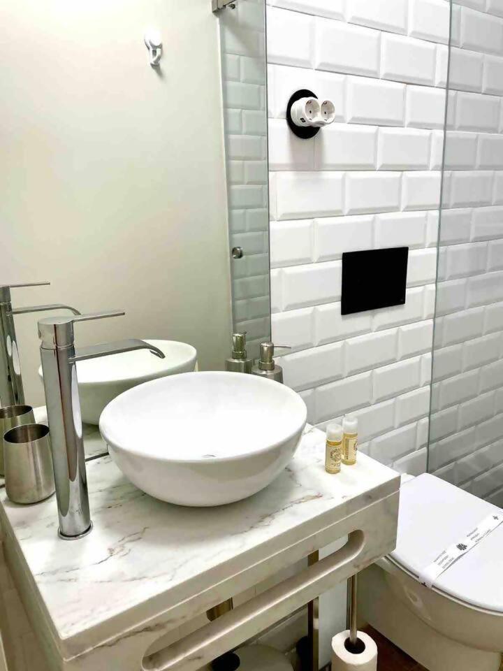 Chiado Brand New Amazing In Lisbon Apartment Luaran gambar